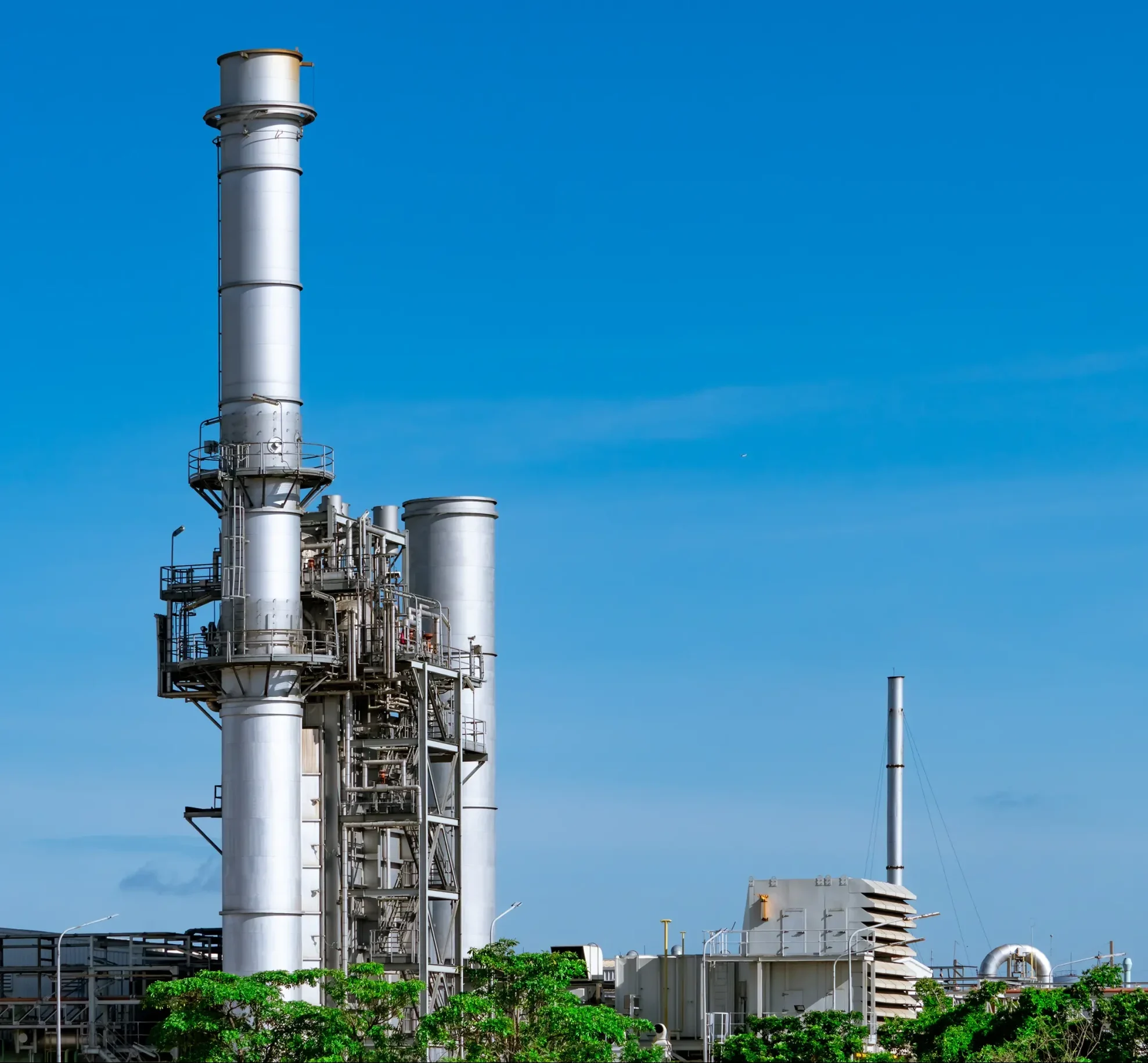 IMI's advanced control valves can optimise natural gas power plants like this one, ensuring efficient and reliable fluid flow in gas turbines.