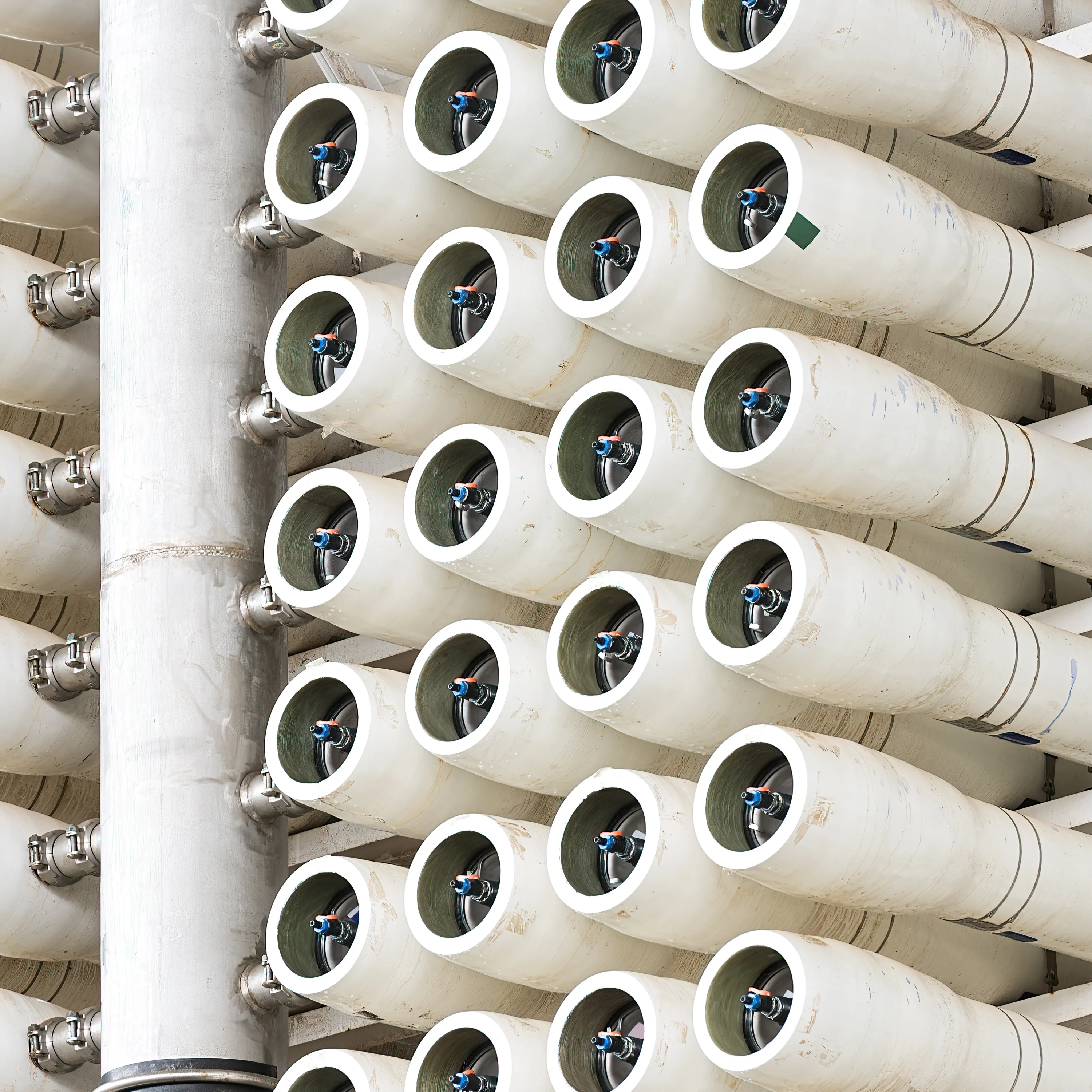 Cutting-edge reverse osmosis equipment: powerful pumps, advanced membranes, and a precise control system working together to desalinate water efficiently.