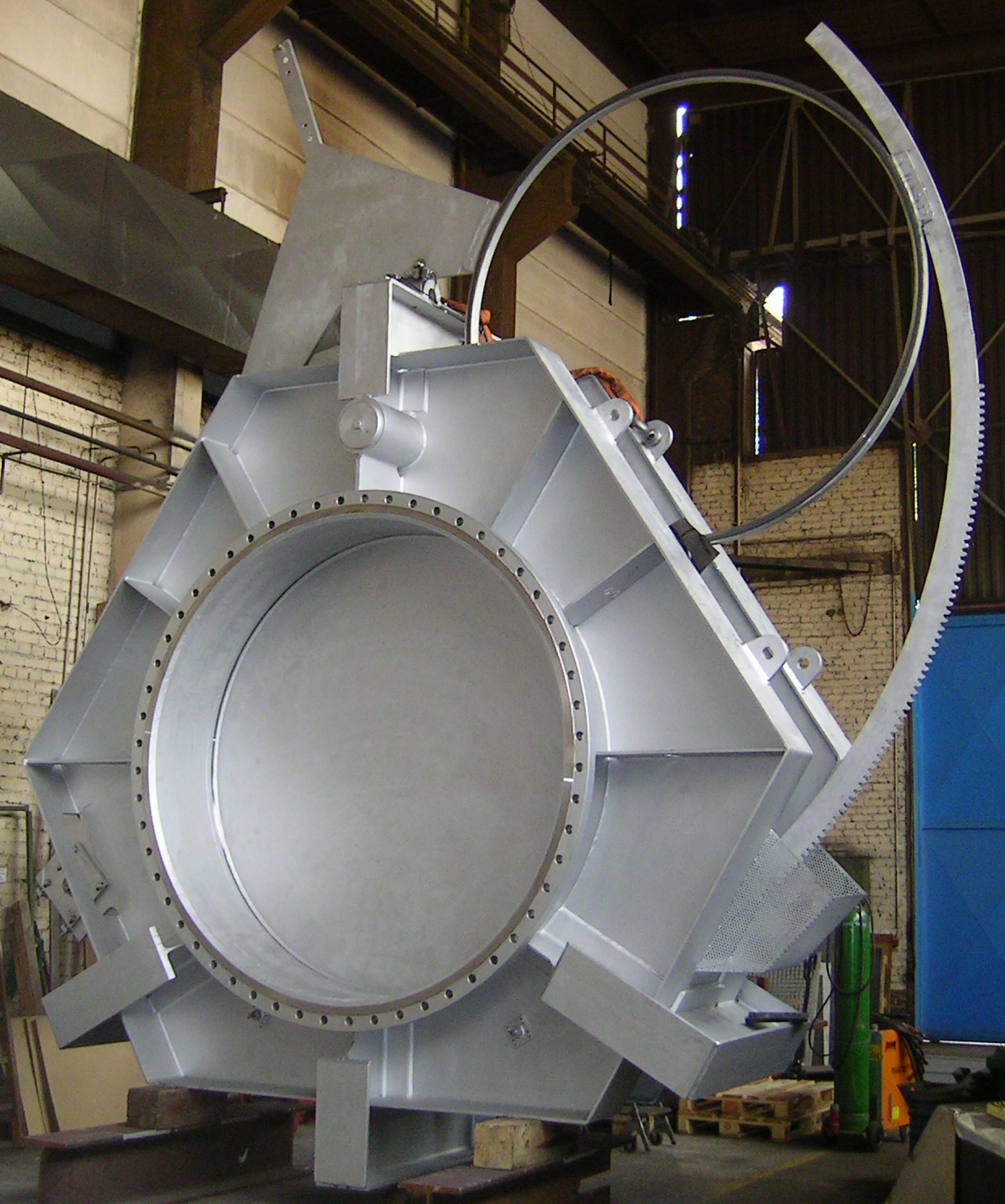 IMI Th Jansen facility demonstrates precise assembly techniques while crafting a high-quality valve, emphasizing precision engineering and commitment to quality.