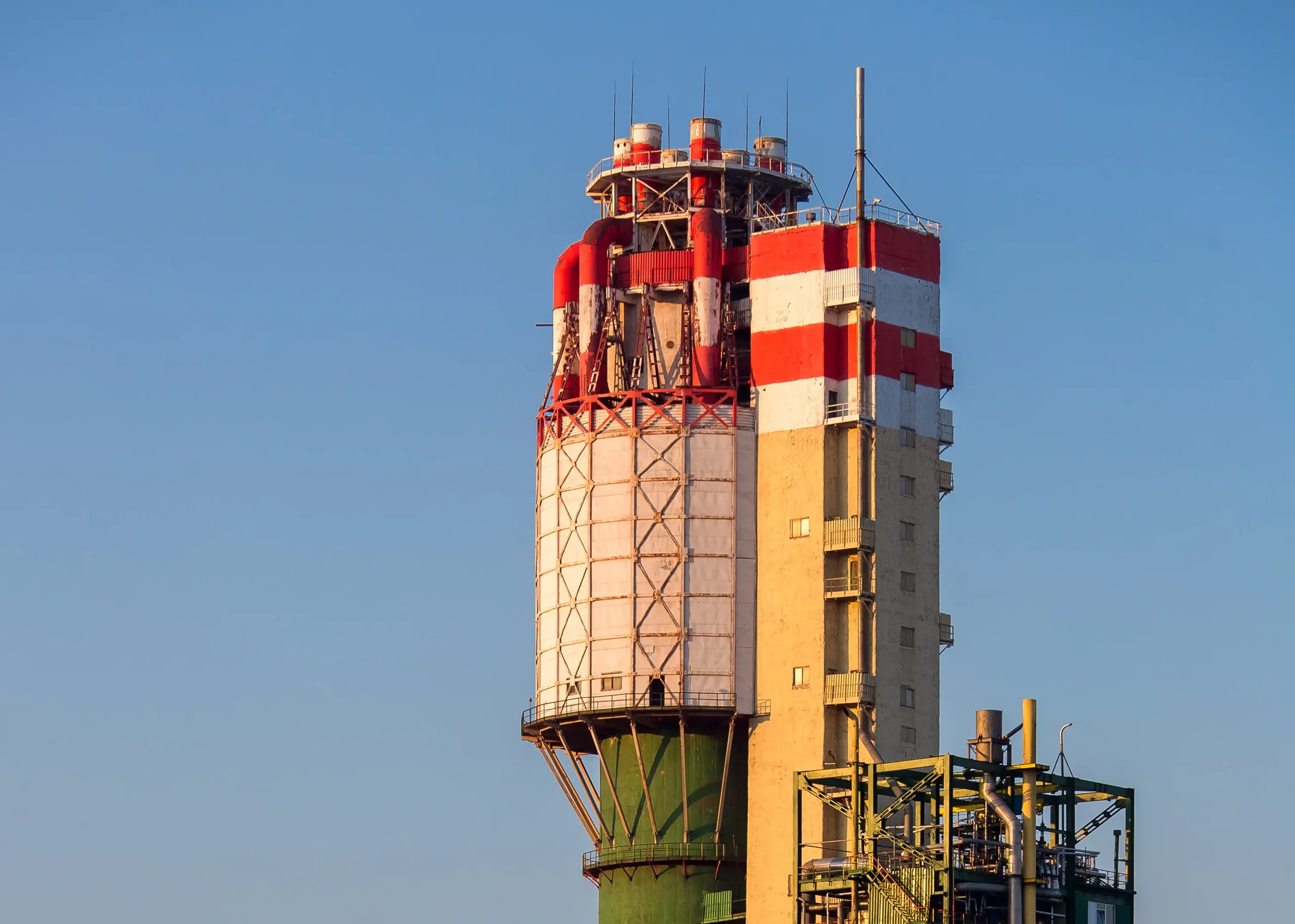 Specialized safety valves safeguard the ammonia plant by preventing overpressure incidents, ensuring a secure and reliable production process